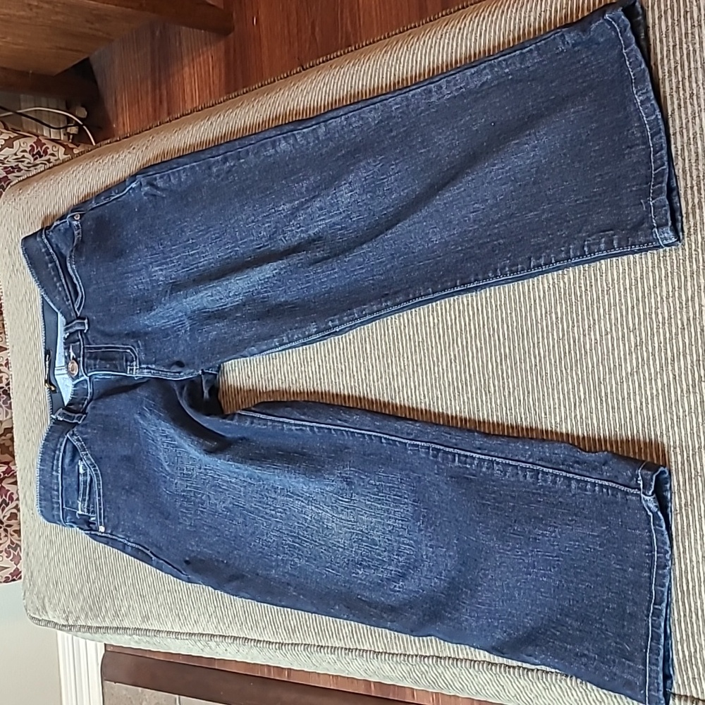Lee Regular Fit Capris - Picture 8 of 11